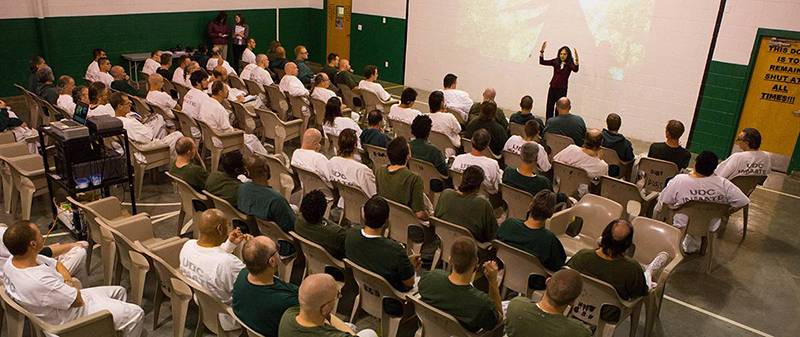 Director and Ecologist Nalini Nadkarni engaging with inmates