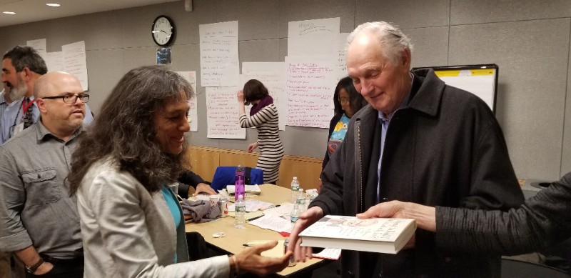 STEMAP Director Dr. Nalini Nadkarni meets with Alan Alda at a science communication workshop in New York City.